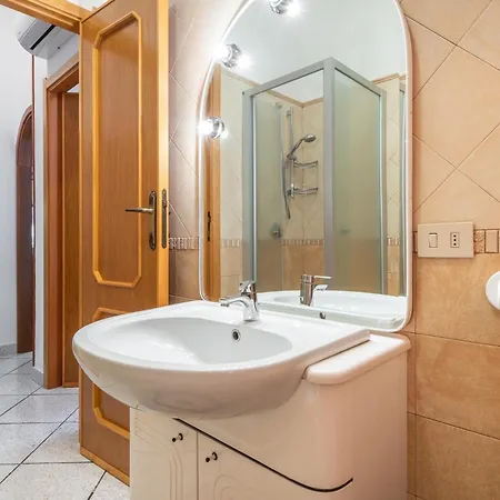 Lidia Vicino Al Mare